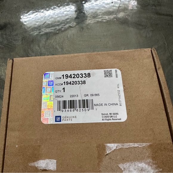 Cadillac GM Bluetooth Headphones - Picture 3 of 6